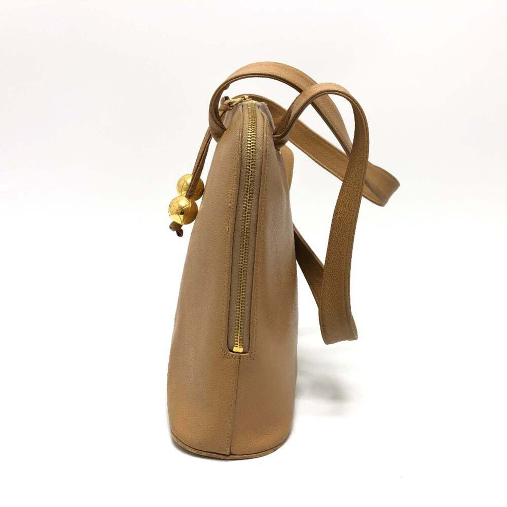 CHANEL Cream Tote Bag - Picture 3 of 15